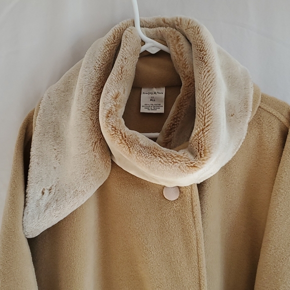 Preston & York Brown Faux Fur Cape Coat - Picture 2 of 4